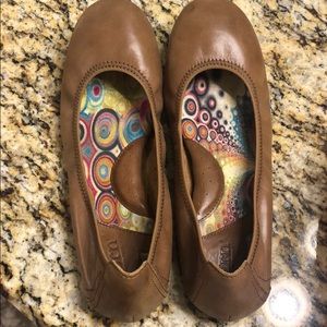 Women’s Camel tan flats